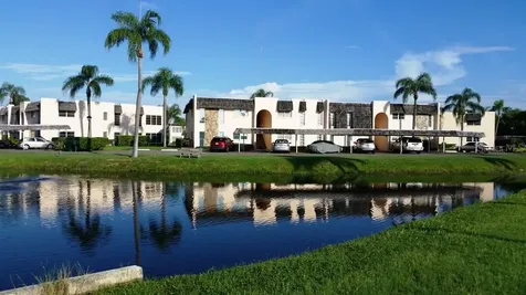 221 Fernwood Circle Seminole FL 33777
