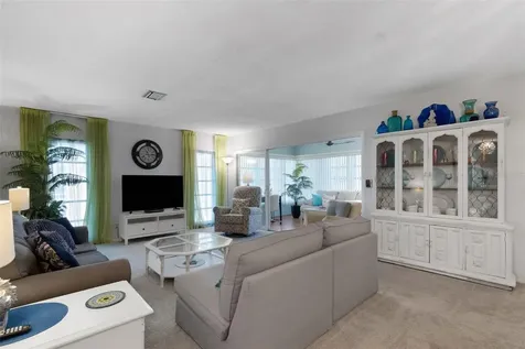 221 Fernwood Circle Seminole FL 33777
