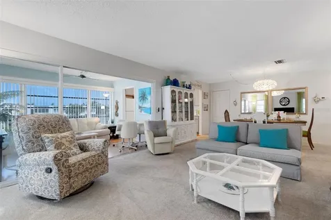 221 Fernwood Circle Seminole FL 33777