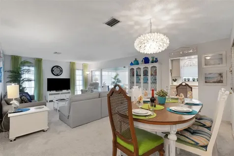 221 Fernwood Circle Seminole FL 33777