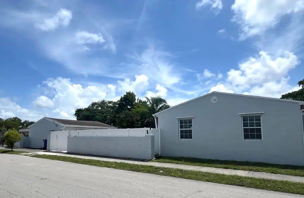 2402 Rodman Street Hollywood FL 33020