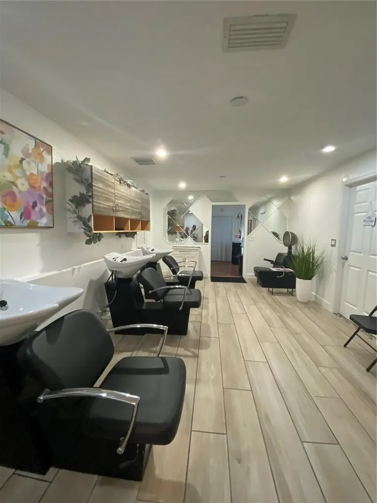 25 W College Avenue Ruskin FL 33570