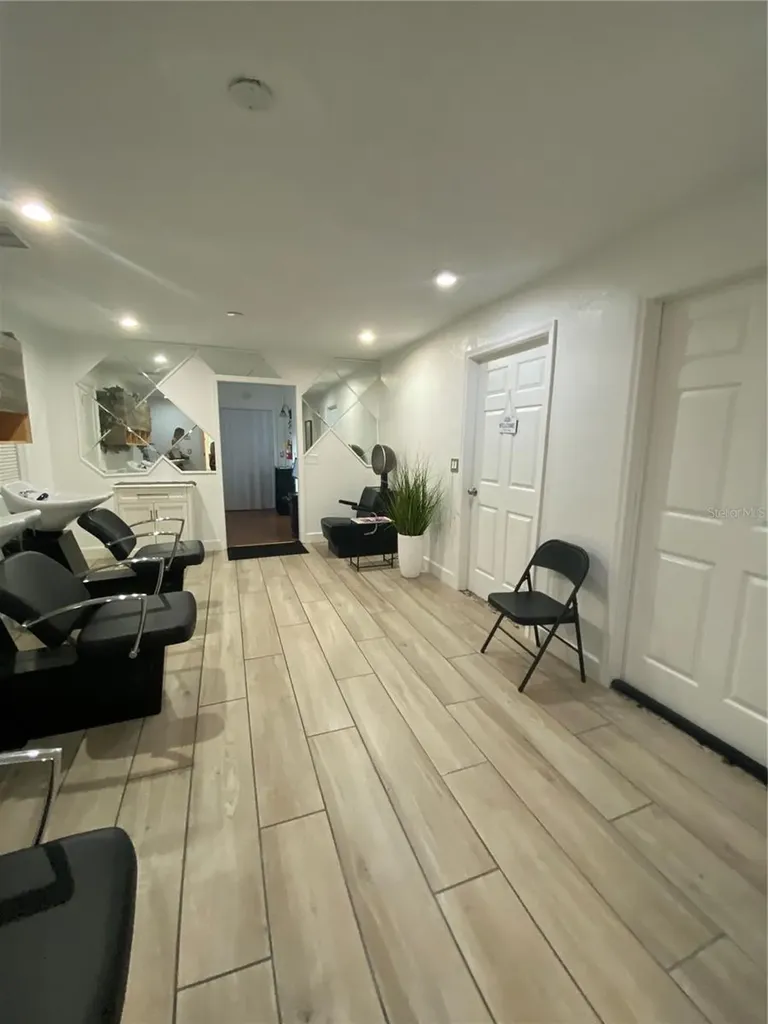25 W College Avenue Ruskin FL 33570