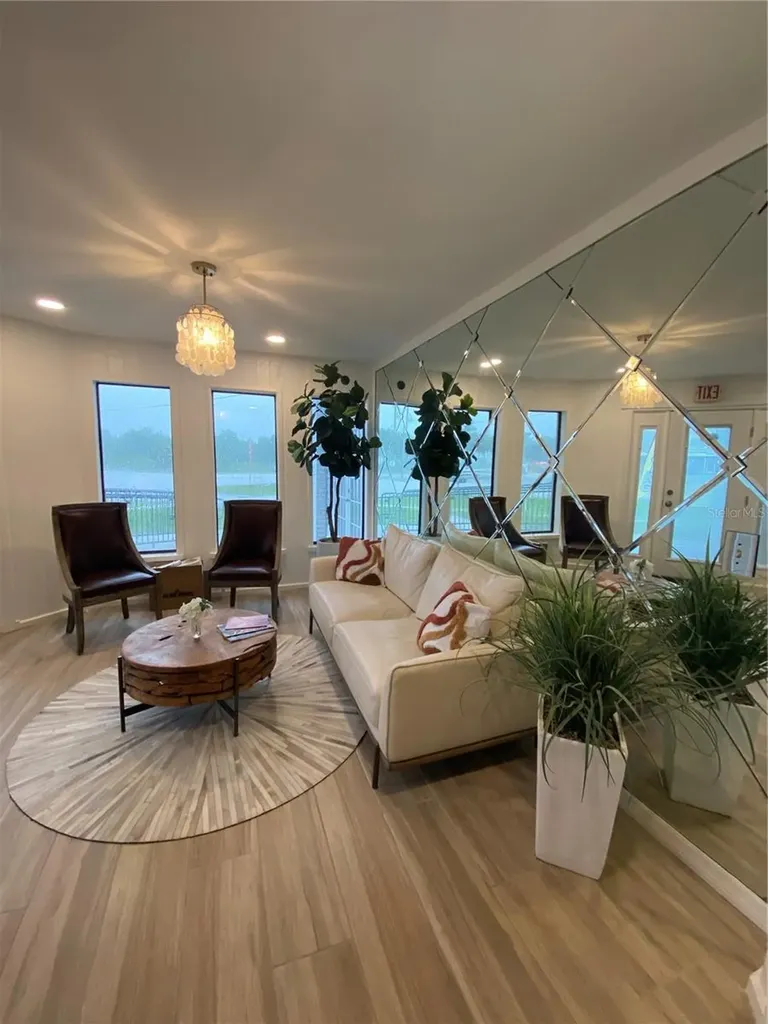 25 W College Avenue Ruskin FL 33570