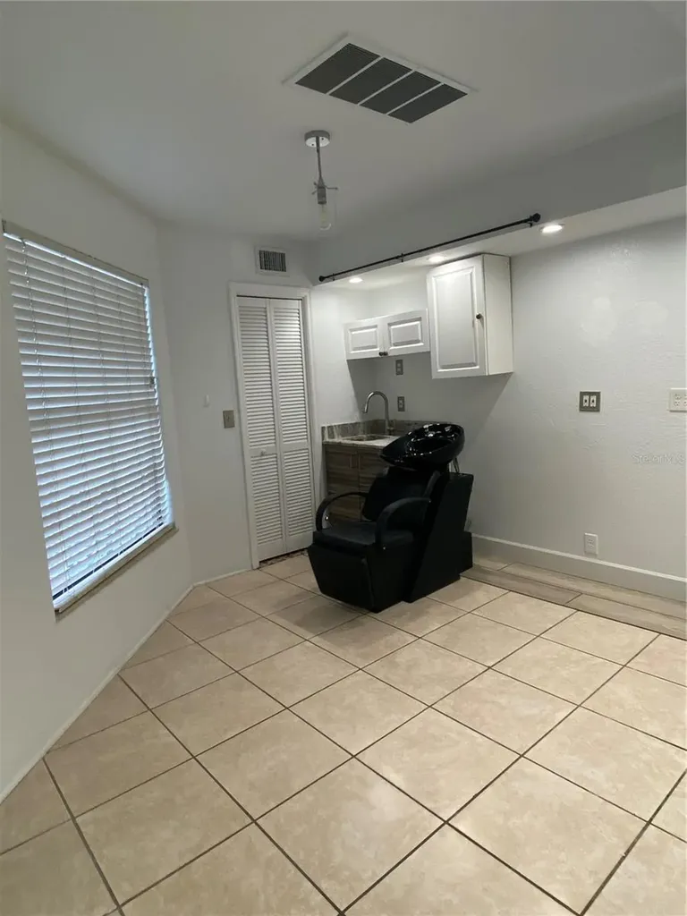 25 W College Avenue Ruskin FL 33570