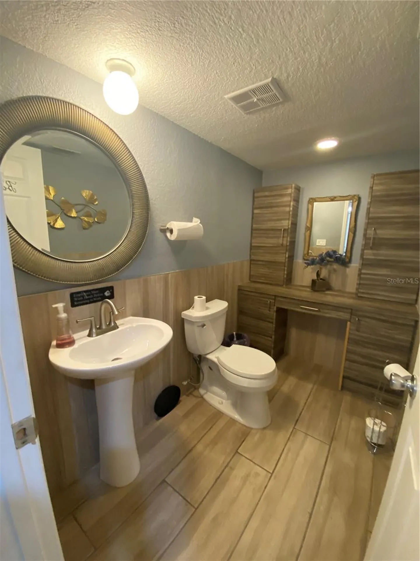 25 W College Avenue Ruskin FL 33570