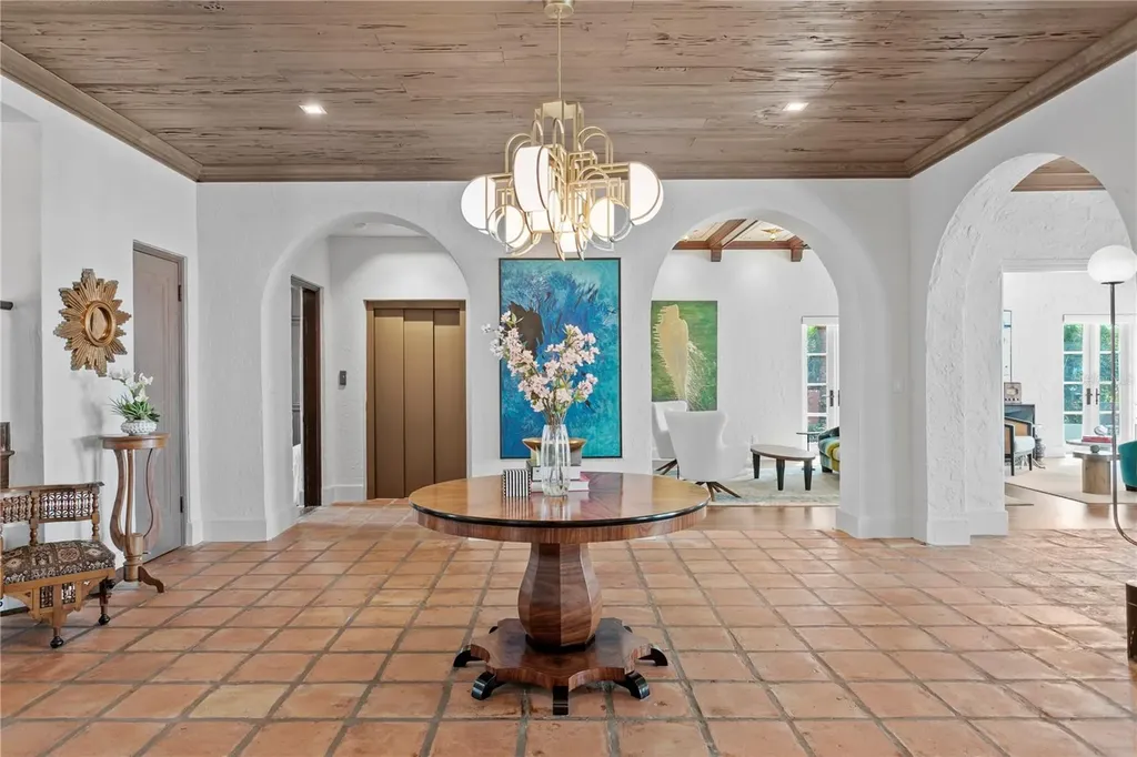 501 Brightwaters Boulevard NE St Petersburg FL 33704