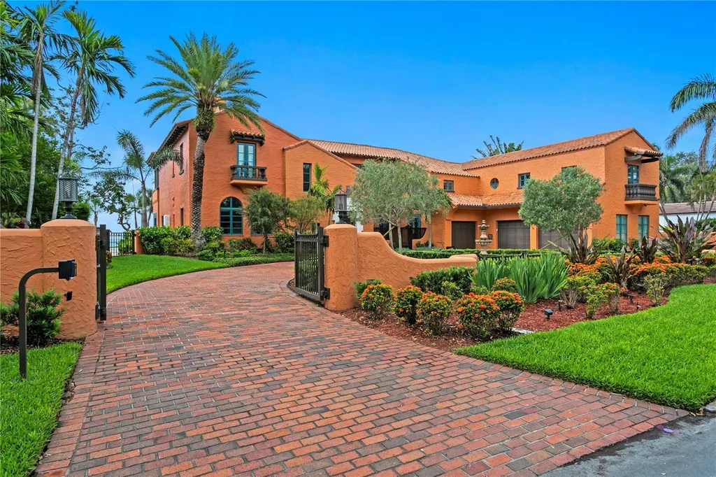 501 Brightwaters Boulevard NE St Petersburg FL 33704