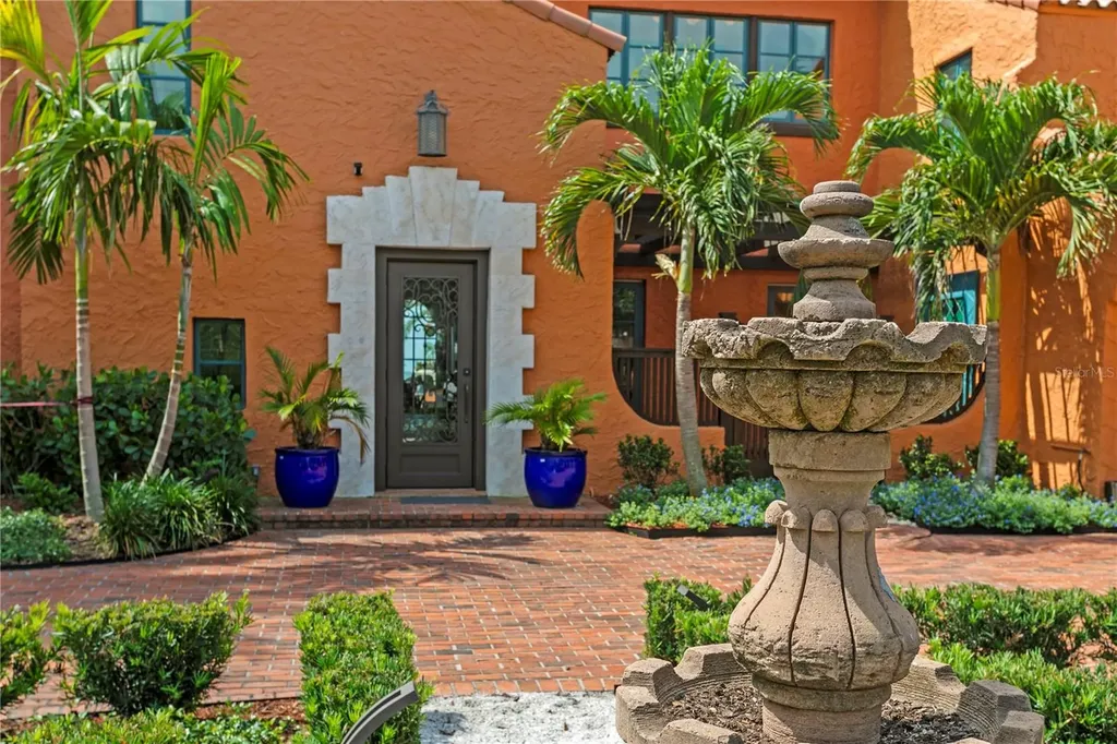 501 Brightwaters Boulevard NE St Petersburg FL 33704