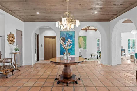 501 Brightwaters Boulevard NE St Petersburg FL 33704