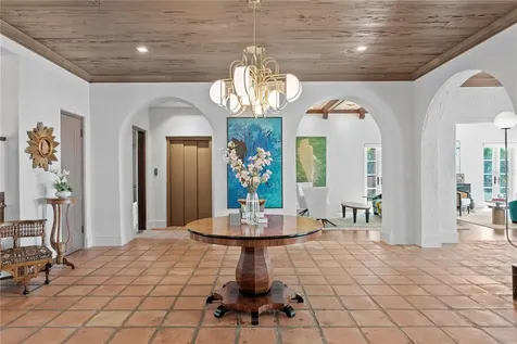 501 Brightwaters Boulevard NE St Petersburg FL 33704