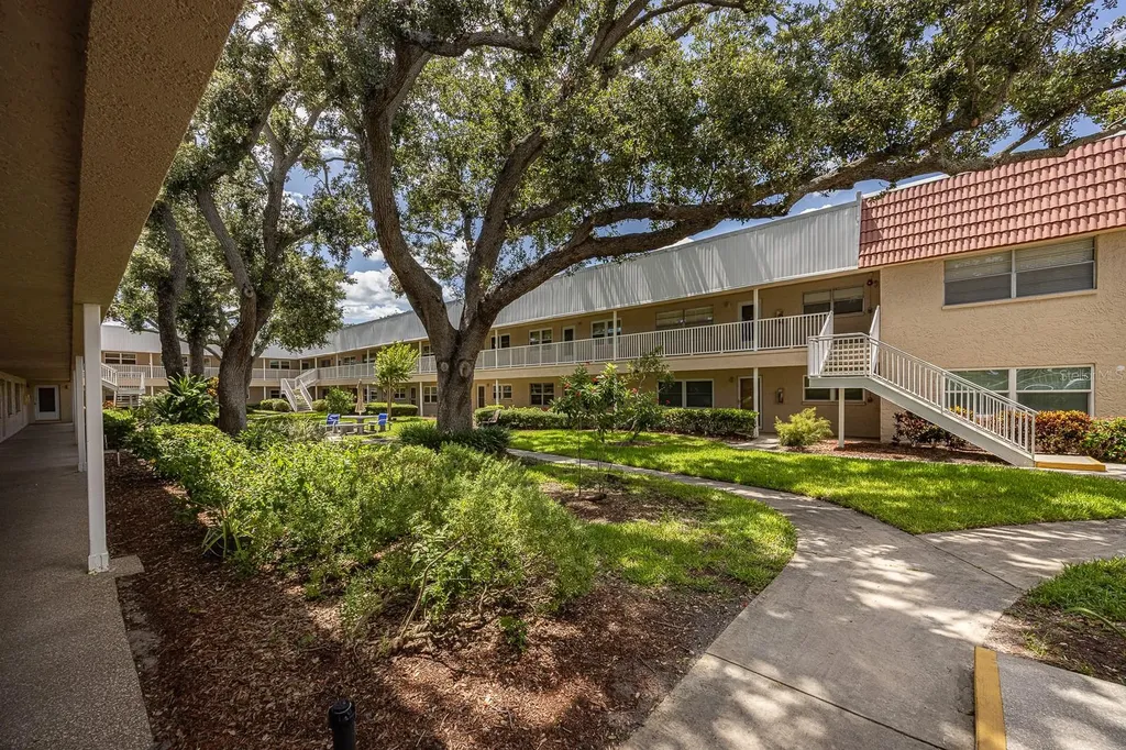 10037 62nd Terrace N St Petersburg FL 33708