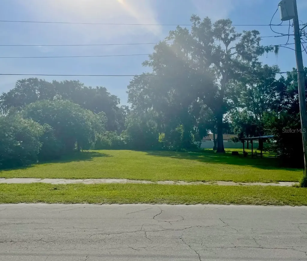 109 SE Pine Avenue Fort Meade FL 33841