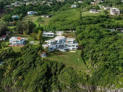 991 Calle Estacion Quebradillas PR 00678