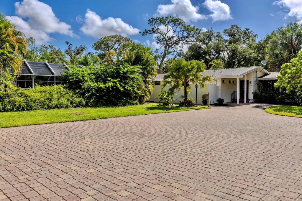 18220 Elmwood Drive Alva FL 33920