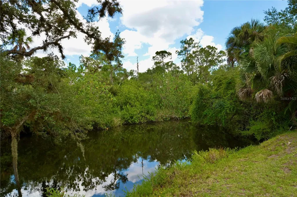 18220 Elmwood Drive Alva FL 33920