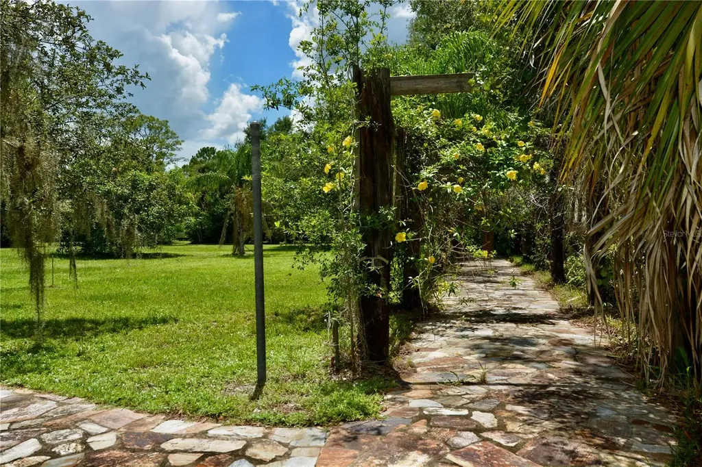 18220 Elmwood Drive Alva FL 33920