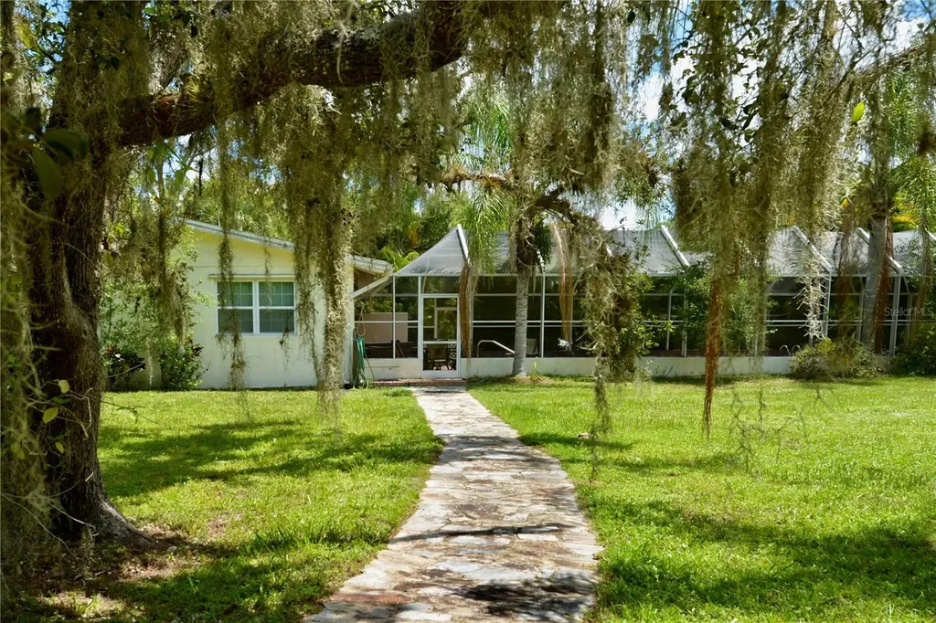 18220 Elmwood Drive Alva FL 33920