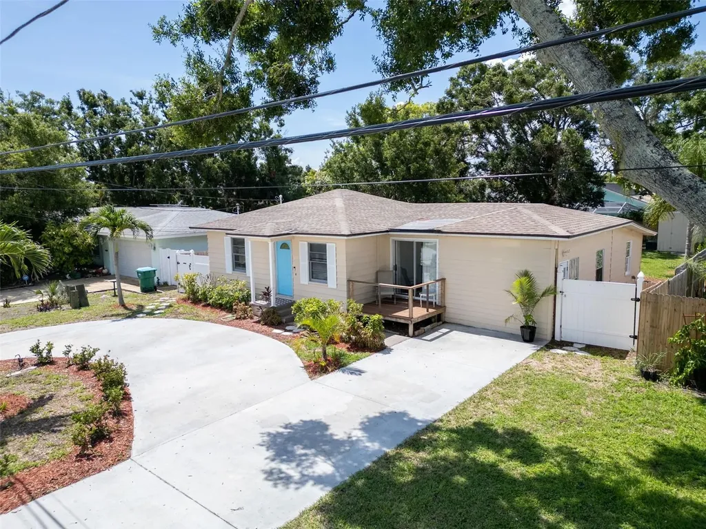 3115 Bay Lane Clearwater FL 33759