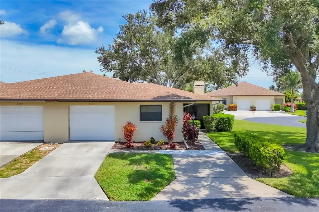 3305 Vivienda Boulevard Bradenton FL 34207