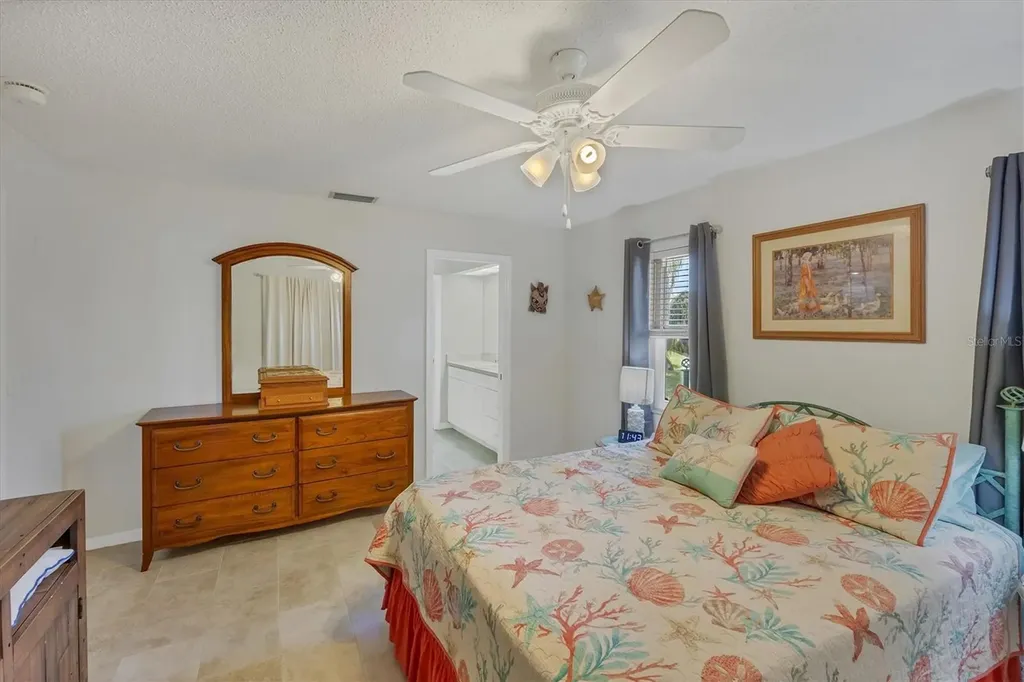 3305 Vivienda Boulevard Bradenton FL 34207
