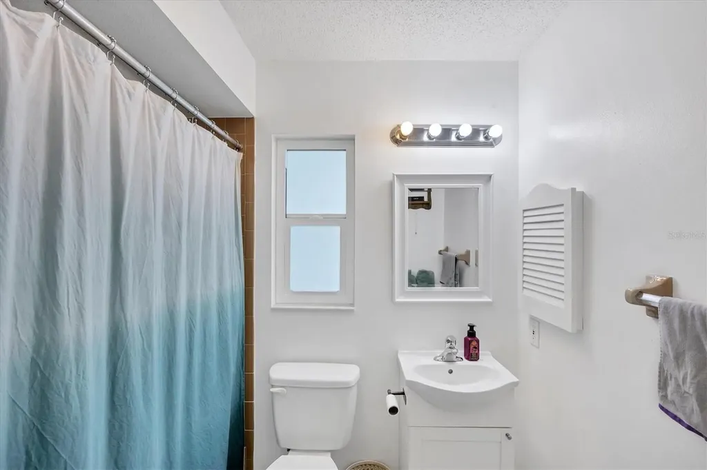 3305 Vivienda Boulevard Bradenton FL 34207