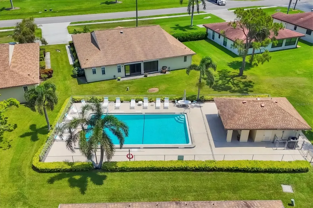 3305 Vivienda Boulevard Bradenton FL 34207