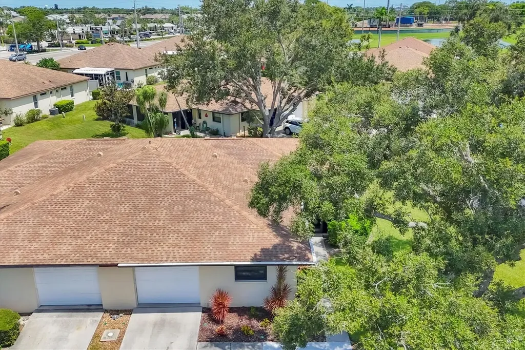 3305 Vivienda Boulevard Bradenton FL 34207