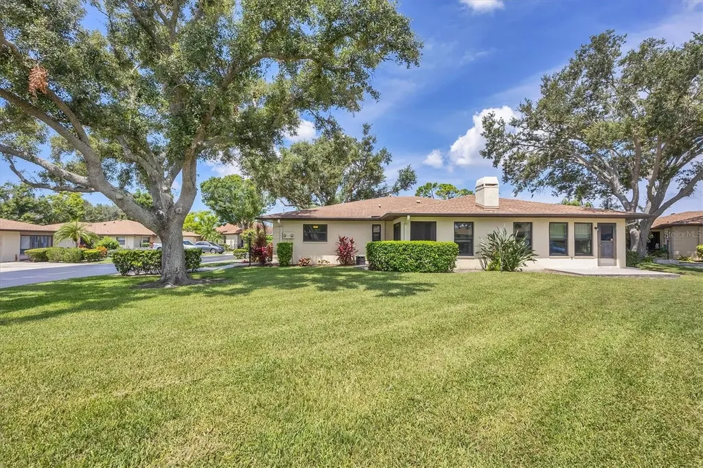 3305 Vivienda Boulevard Bradenton FL 34207