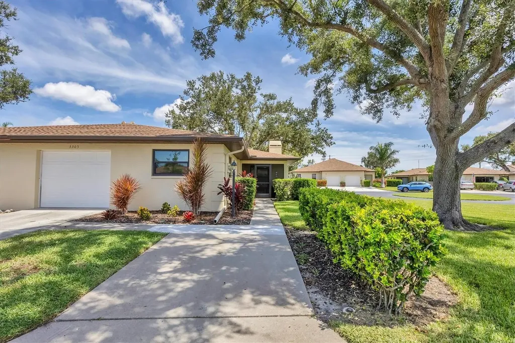 3305 Vivienda Boulevard Bradenton FL 34207