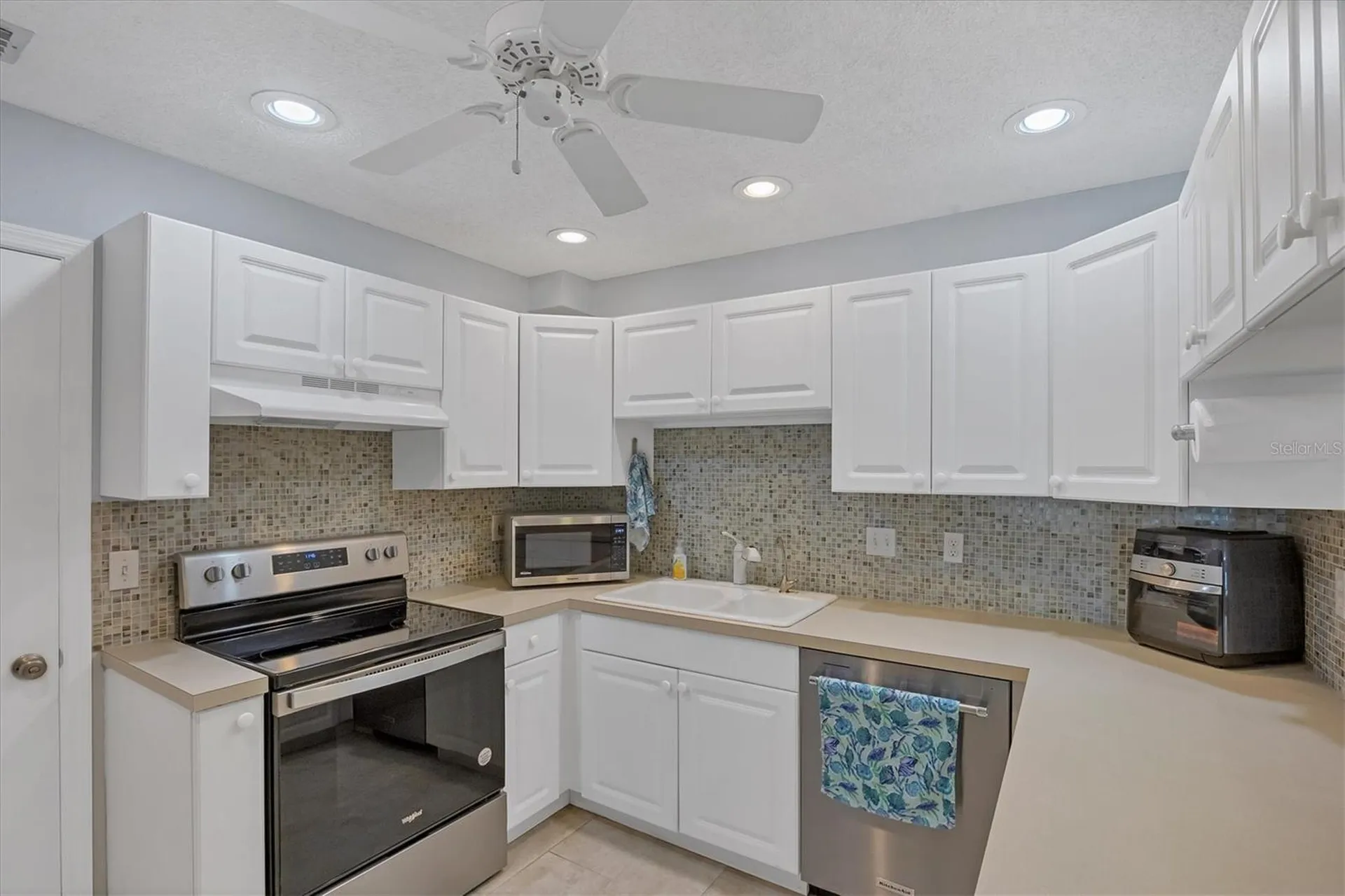 3305 Vivienda Boulevard Bradenton FL 34207