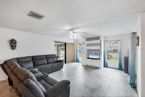 3305 Vivienda Boulevard Bradenton FL 34207