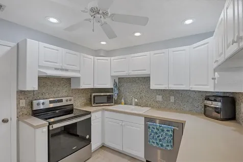 3305 Vivienda Boulevard Bradenton FL 34207