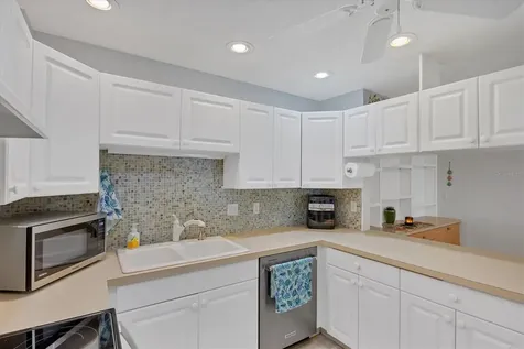 3305 Vivienda Boulevard Bradenton FL 34207