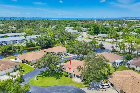 3305 Vivienda Boulevard Bradenton FL 34207
