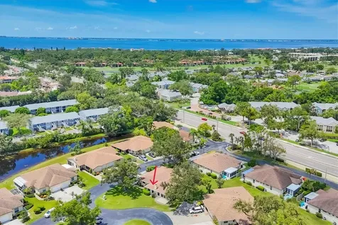 3305 Vivienda Boulevard Bradenton FL 34207