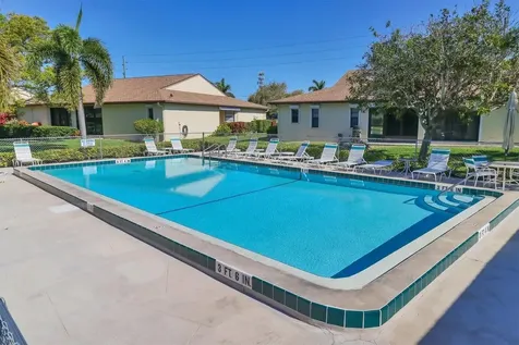 3305 Vivienda Boulevard Bradenton FL 34207