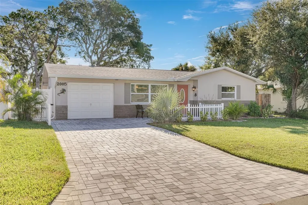 2005 Jefferson Avenue Dunedin FL 34698