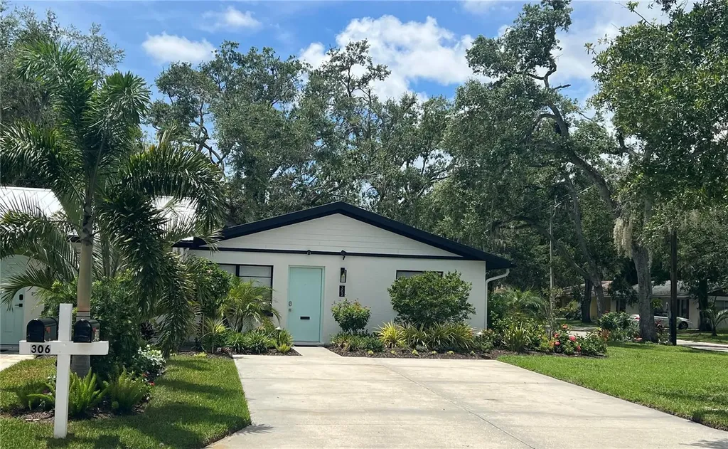 302 19th Street East Bradenton FL 34208