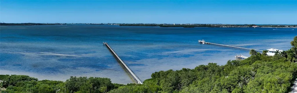 8009 20th Place W Bradenton FL 34209