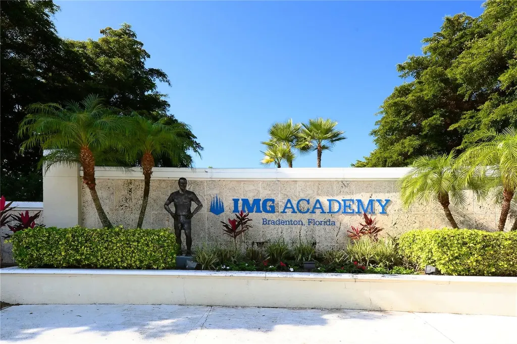 8009 20th Place W Bradenton FL 34209