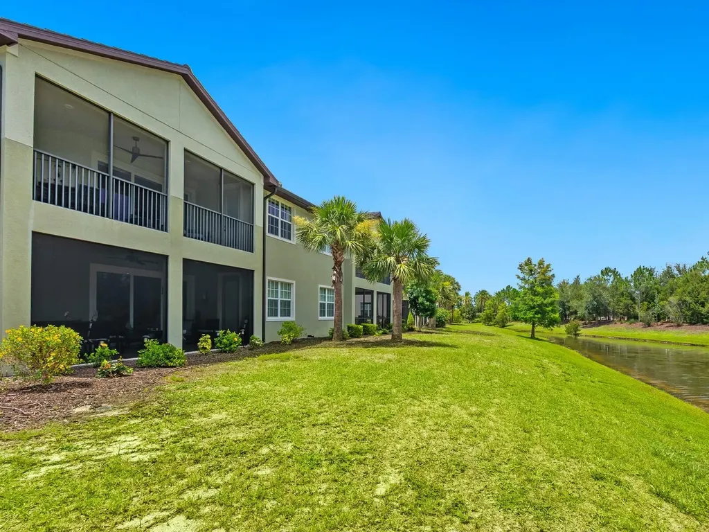 7387 Divot Loop Lakewood Ranch FL 34202