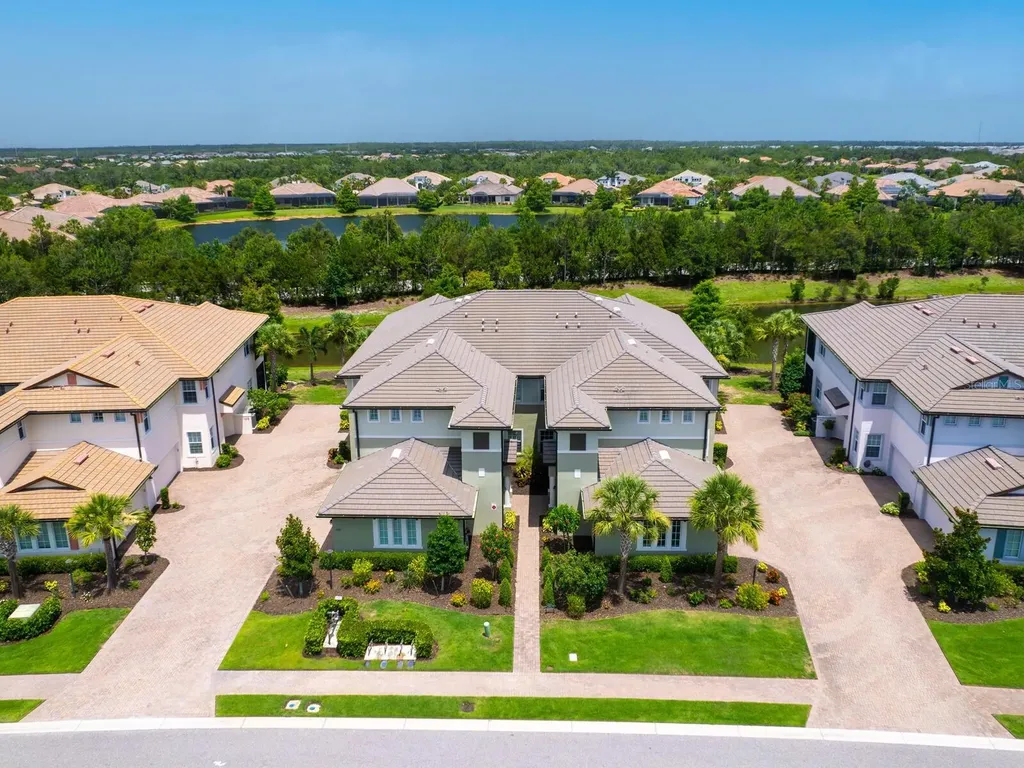 7387 Divot Loop Lakewood Ranch FL 34202