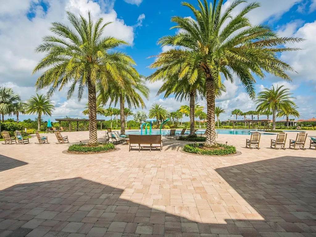 7387 Divot Loop Lakewood Ranch FL 34202