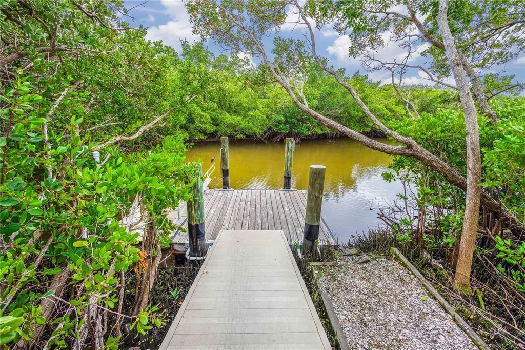 805 Waterside Lane Bradenton FL 34209