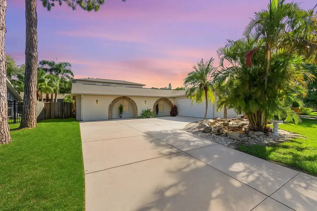 218 N Bay Hills Boulevard Safety Harbor FL 34695