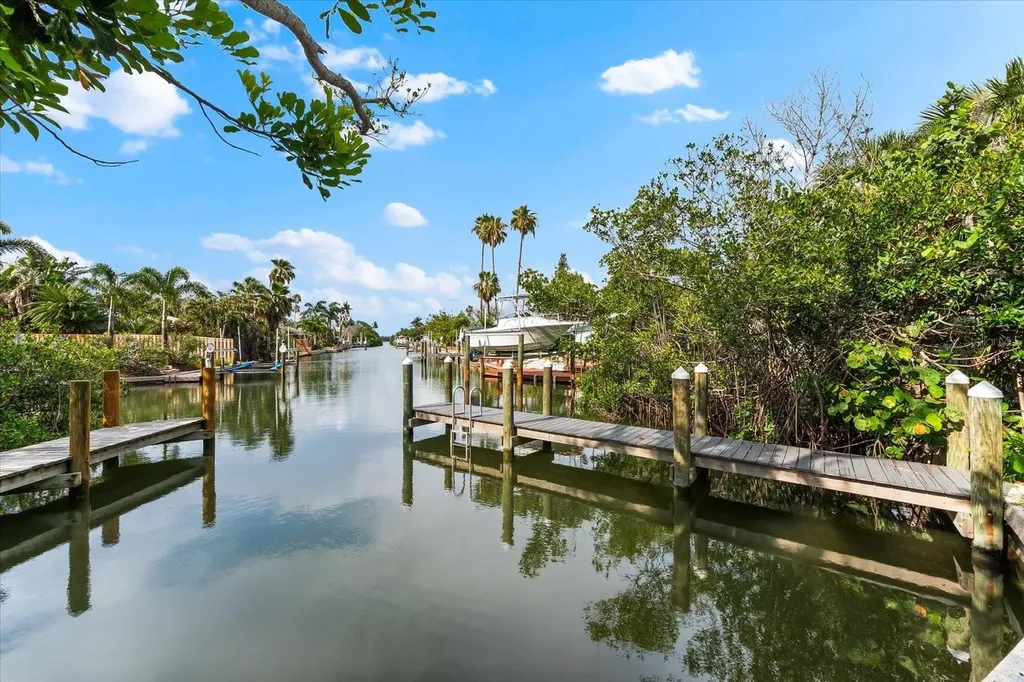501 De Narvaez Drive Longboat Key FL 34228