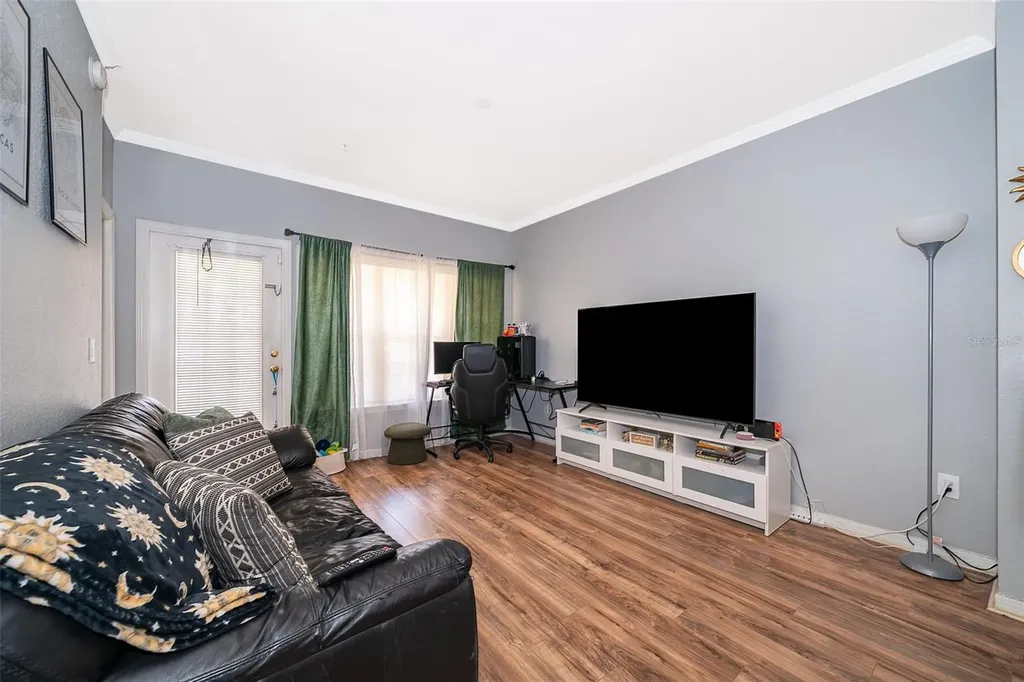 3707 Conroy Road Orlando FL 32839
