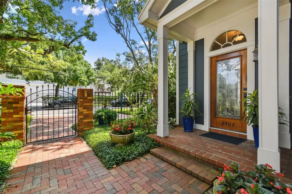 2404 W Jetton Avenue Tampa FL 33629