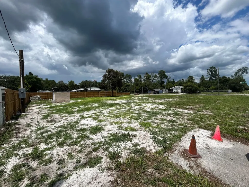 28245 Bougainvillea Avenue Paisley FL 32767